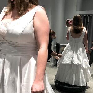 Size 14 David’s Bridal wedding dress with pockets!